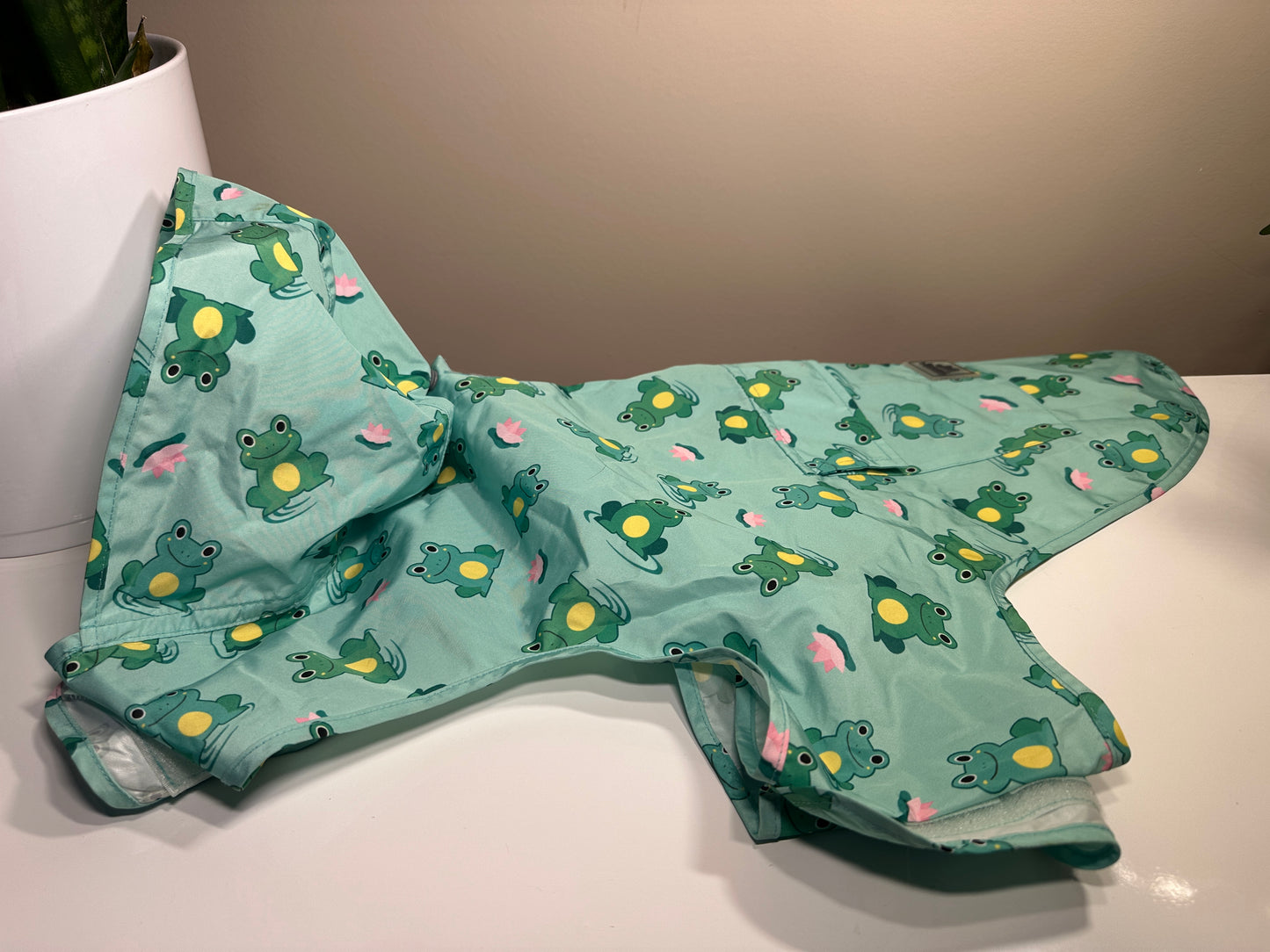 Canada Pooch Frog Raincoat 18”