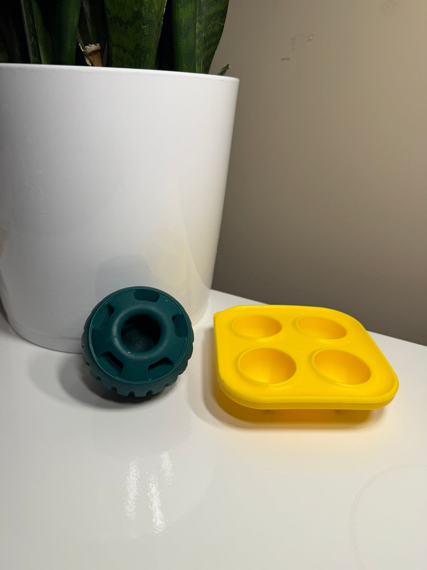 Woof Pupsicle and refill tray (S)